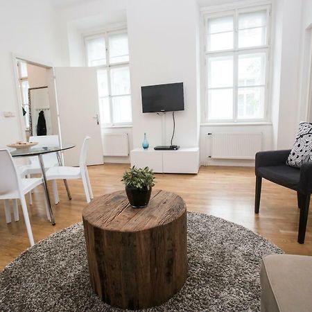 Quiet Apartment With Balcony Charles Bridge プラハ エクステリア 写真