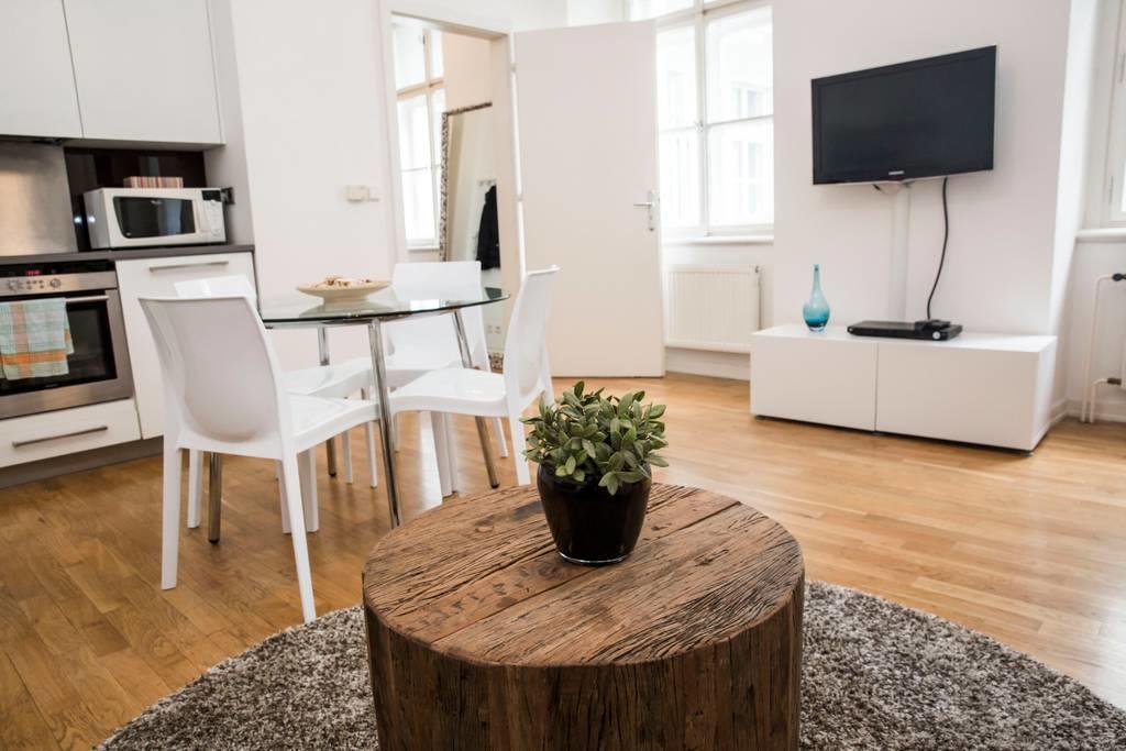 Quiet Apartment With Balcony Charles Bridge プラハ エクステリア 写真
