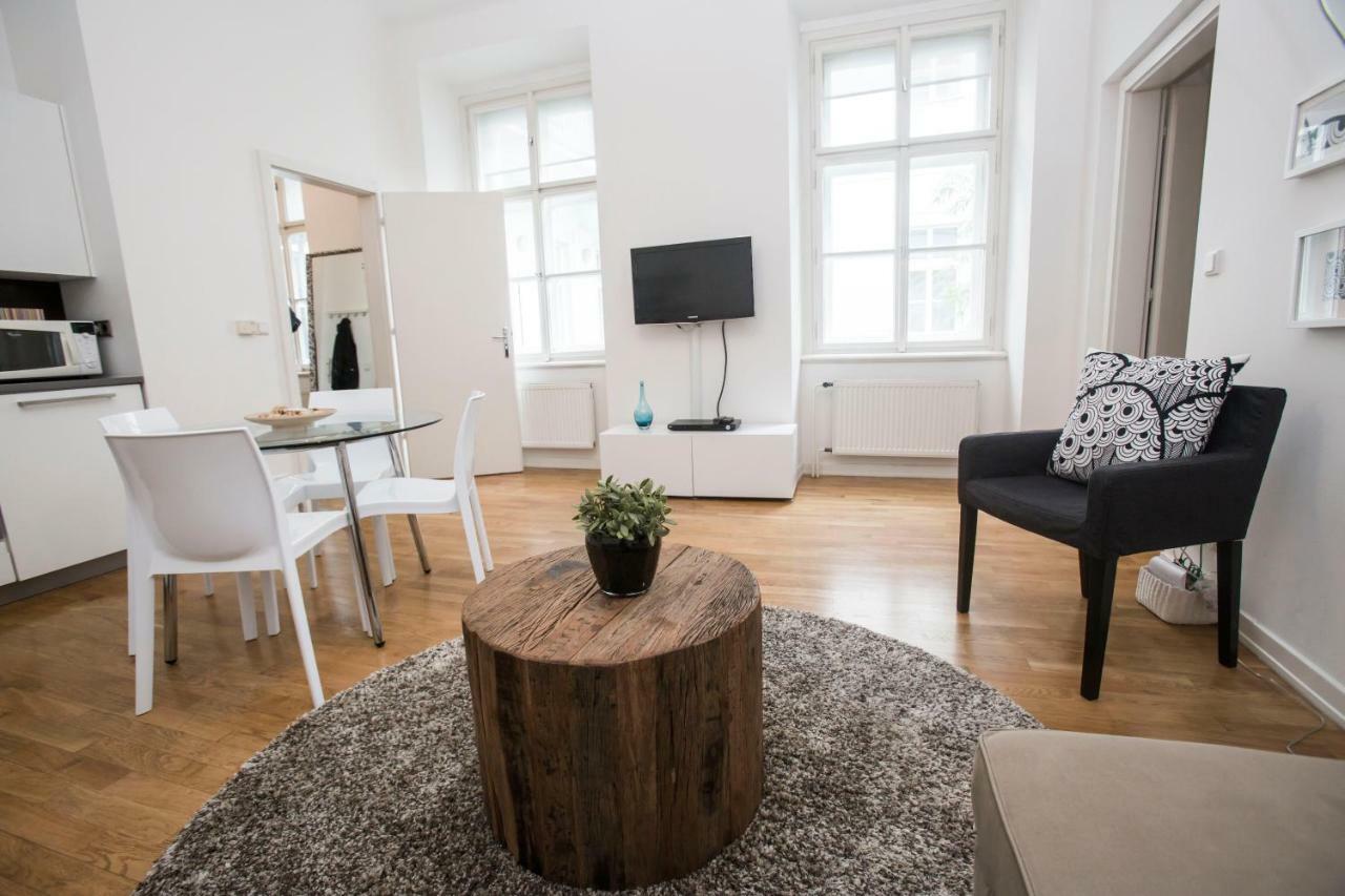 Quiet Apartment With Balcony Charles Bridge プラハ エクステリア 写真